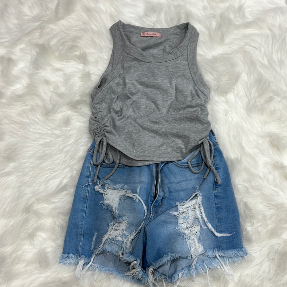 Light denim destroyed frayed hem shorts - Picture 5 of 8